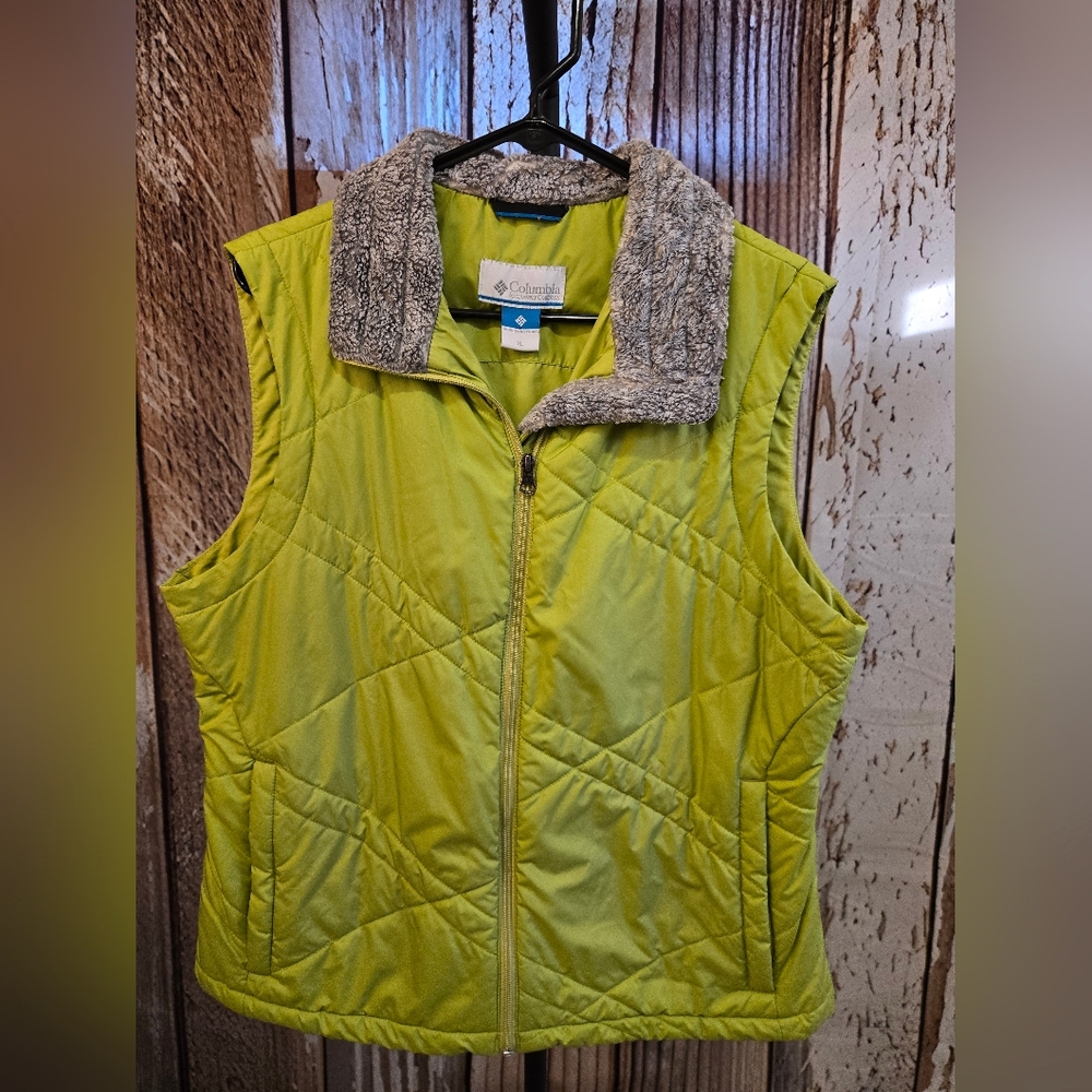 Columbia Women's Lime Quilted Vest with Fleece Collar